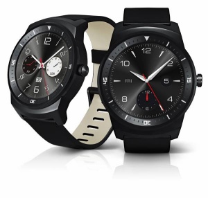 LG G Watch R je prva popolnoma okrogla pametna ura na trgu. Čeprav je manjša in na pogled manj privlačna od Motoroline Moto 360, skriva v rokavu aduta: zaslon nima mrtvega roba, ki kazi vsako, še tako lepo številčnico Motoroline prvakinje.